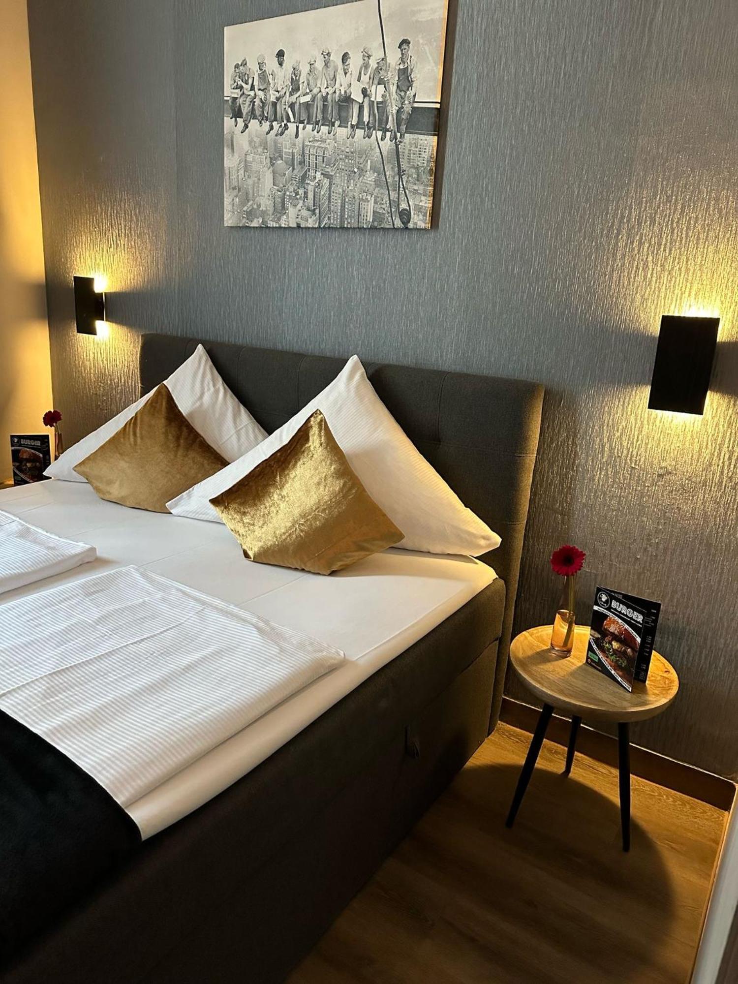 Hotel Restaurant Zum Loewen Duisburg Dış mekan fotoğraf