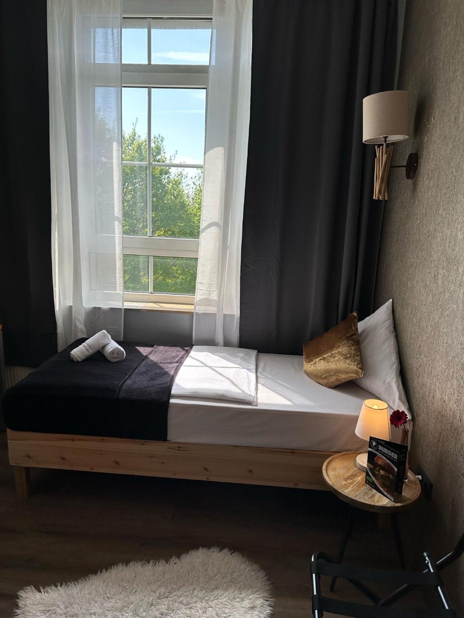 Hotel Restaurant Zum Loewen Duisburg Dış mekan fotoğraf