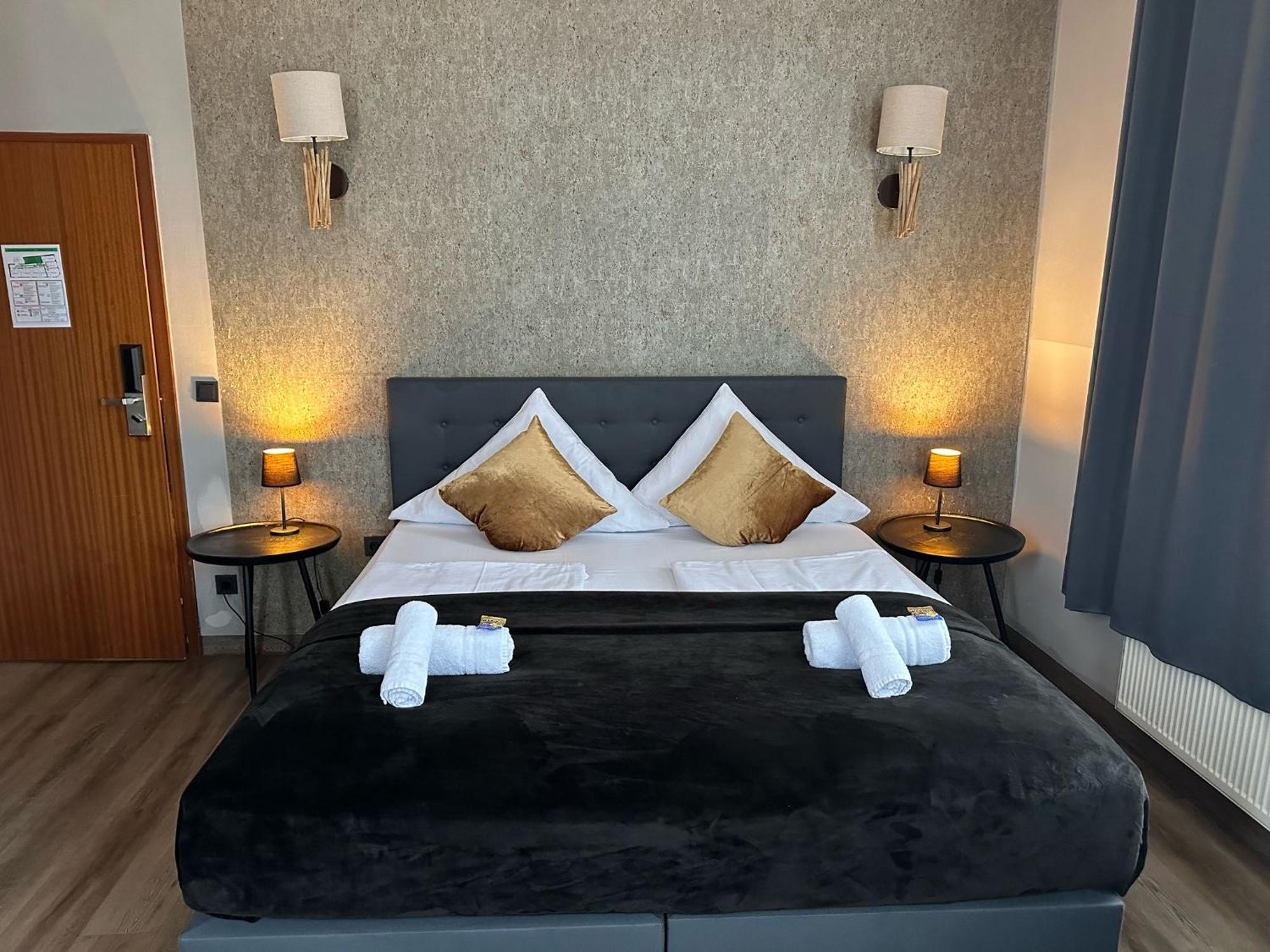 Hotel Restaurant Zum Loewen Duisburg Dış mekan fotoğraf
